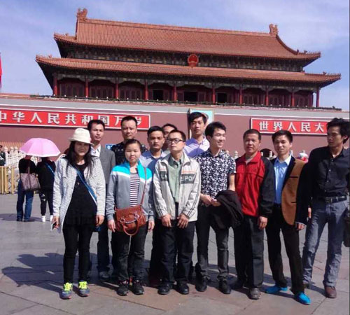 北京办事处天安门前旅游合影.jpg
